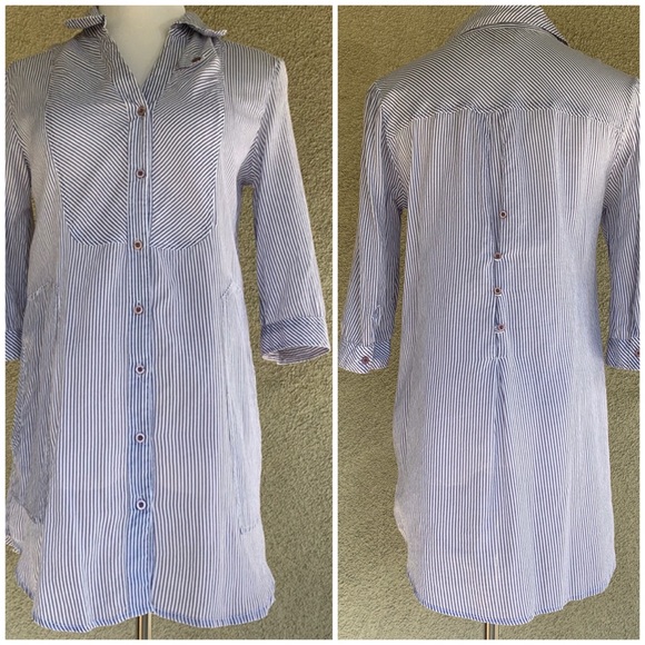 🔥5/$20🔥 Blue and White Vertical Stripe Lightweight Tunic - Picture 2 of 12